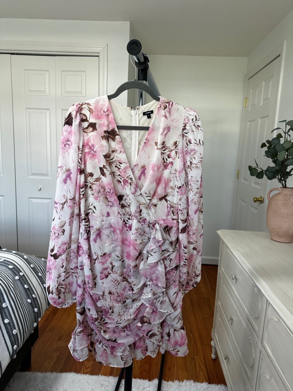 Express Pink Floral V-Neck Dress